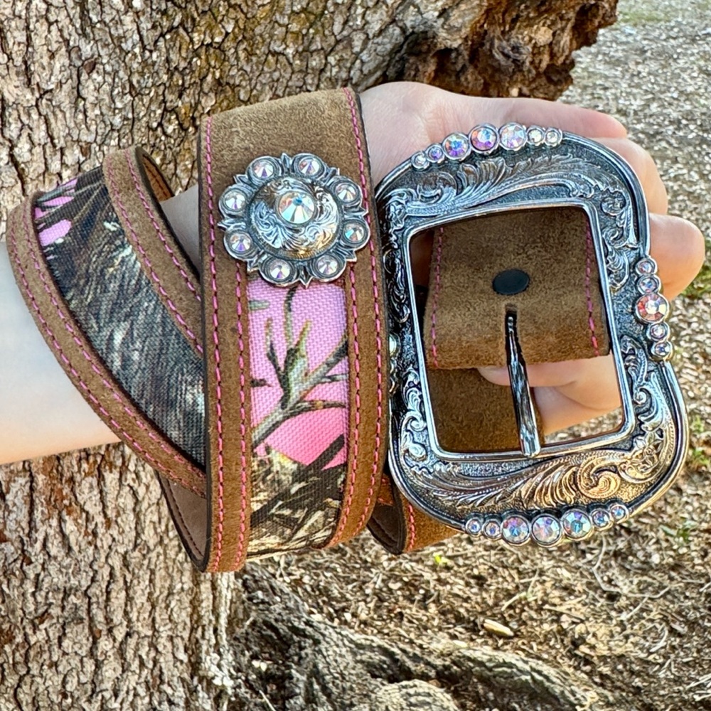 37.5” Justin Bling brown leather and pink camo belt with gorgeous crystals.37.5”